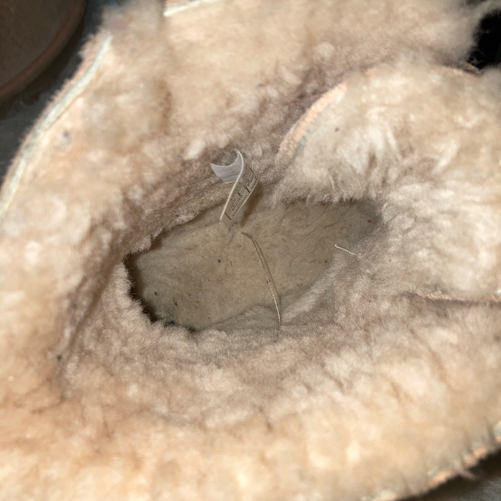 Light pink and gold uggs - Picture 2 of 5